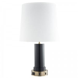 Персонализирана лампа за нощен и античен месин и черно покритие, на/off рокер превключвател, удобен изход и USB порт за зареждане в стаята