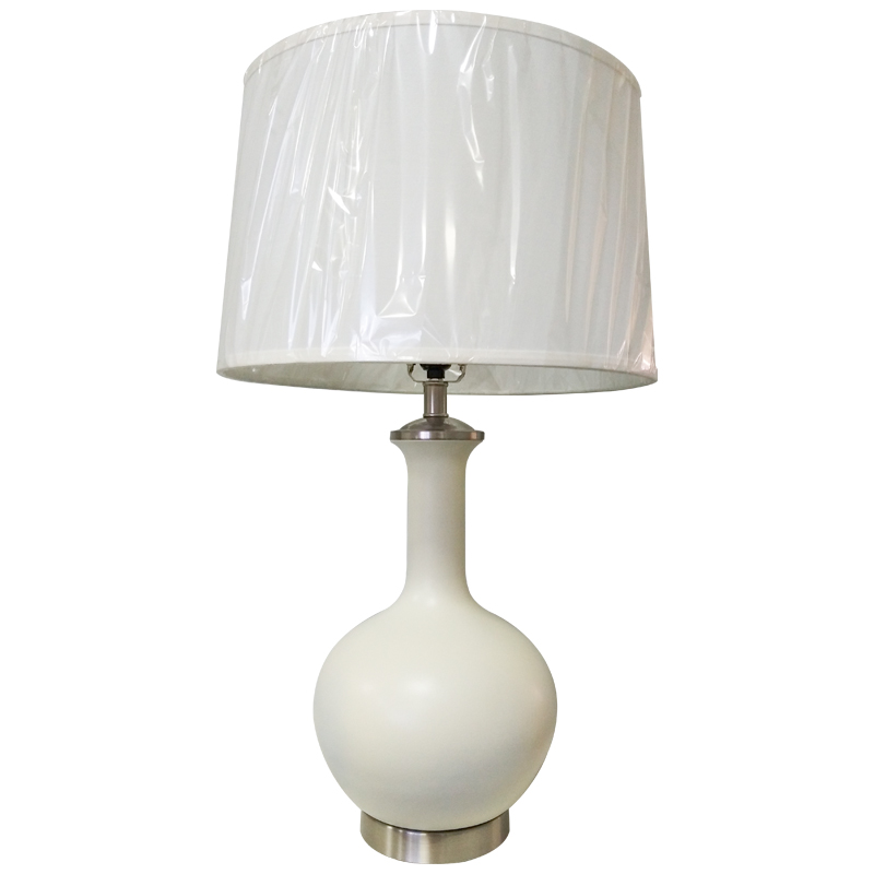 Homewood Suites Hotel Ressin Sable Lamp с телесна смола от слонова кост в хотелската стая